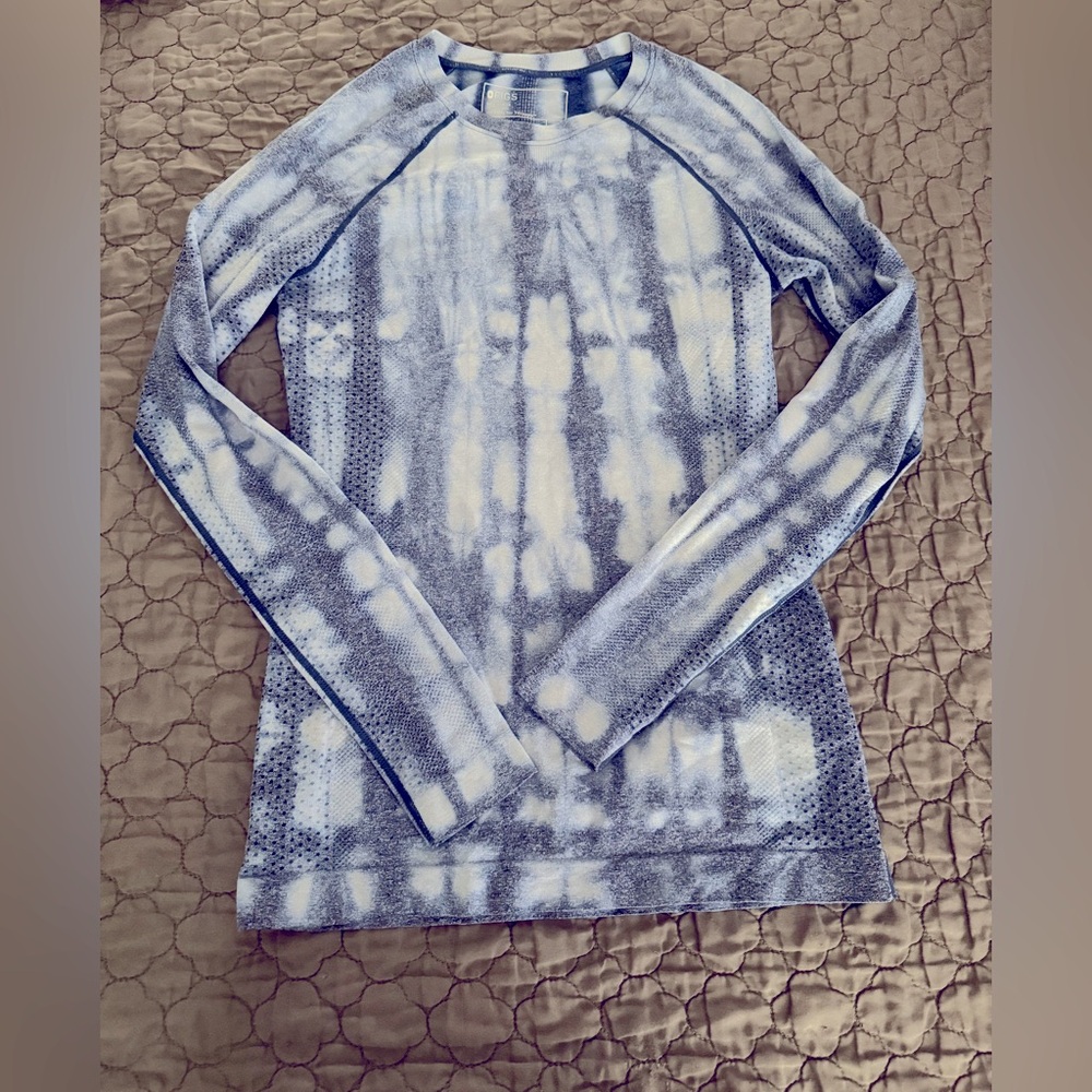 Figs Blue and White Seamless Salta under scrub